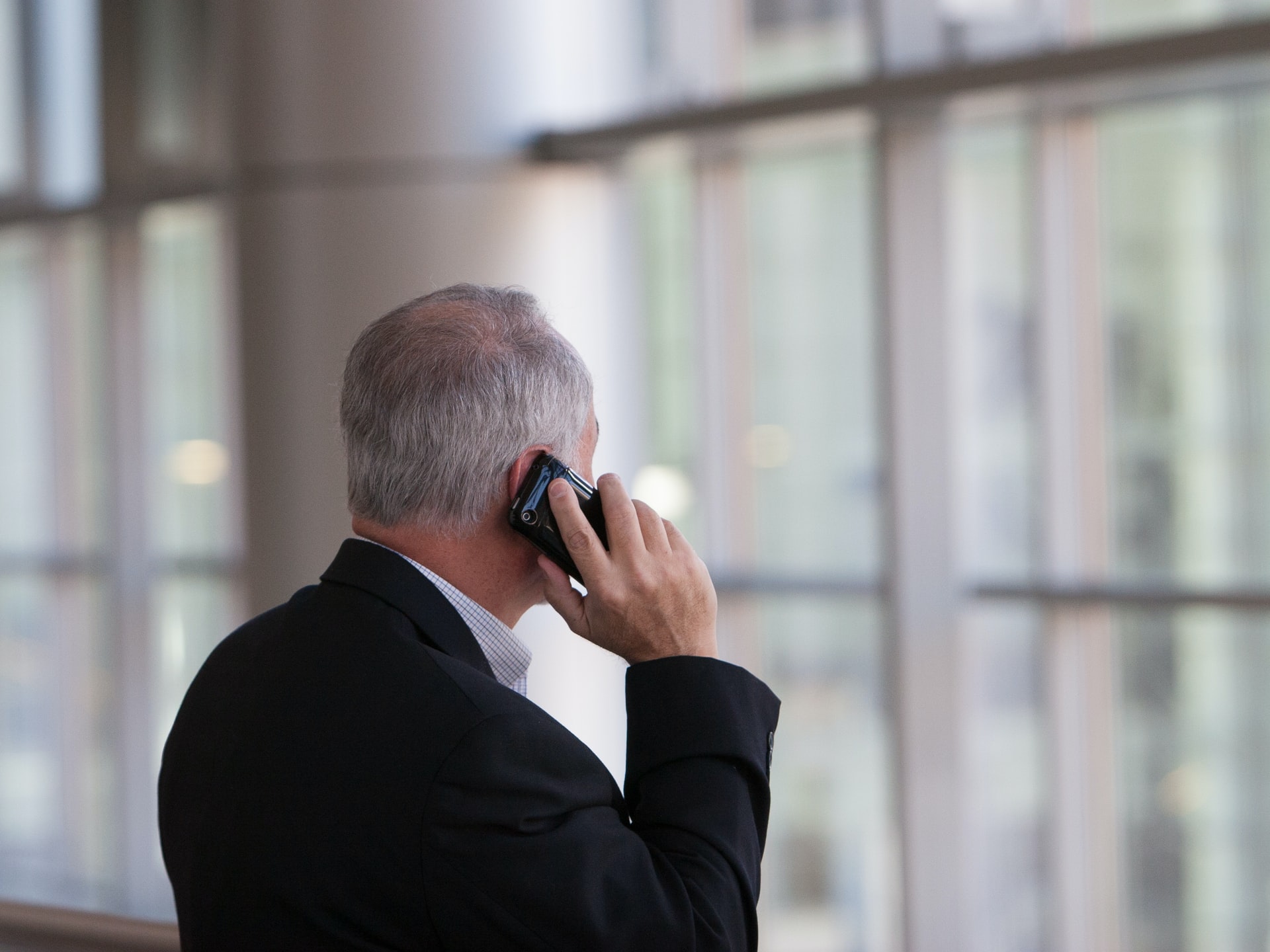 The Right Way To Conduct A Business Call